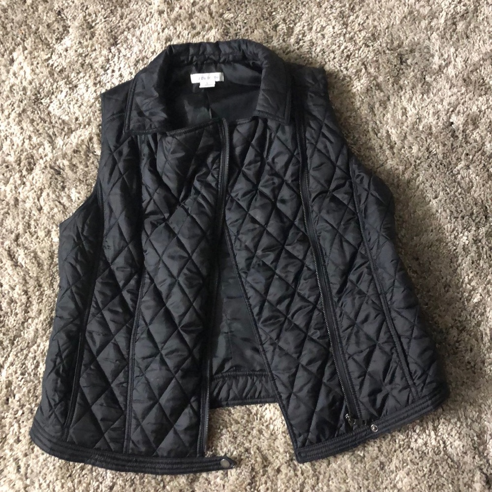 Black puff vest